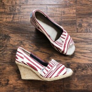 TOMS • Calypso canvas wedge espadrilles red stripe peep toe jute